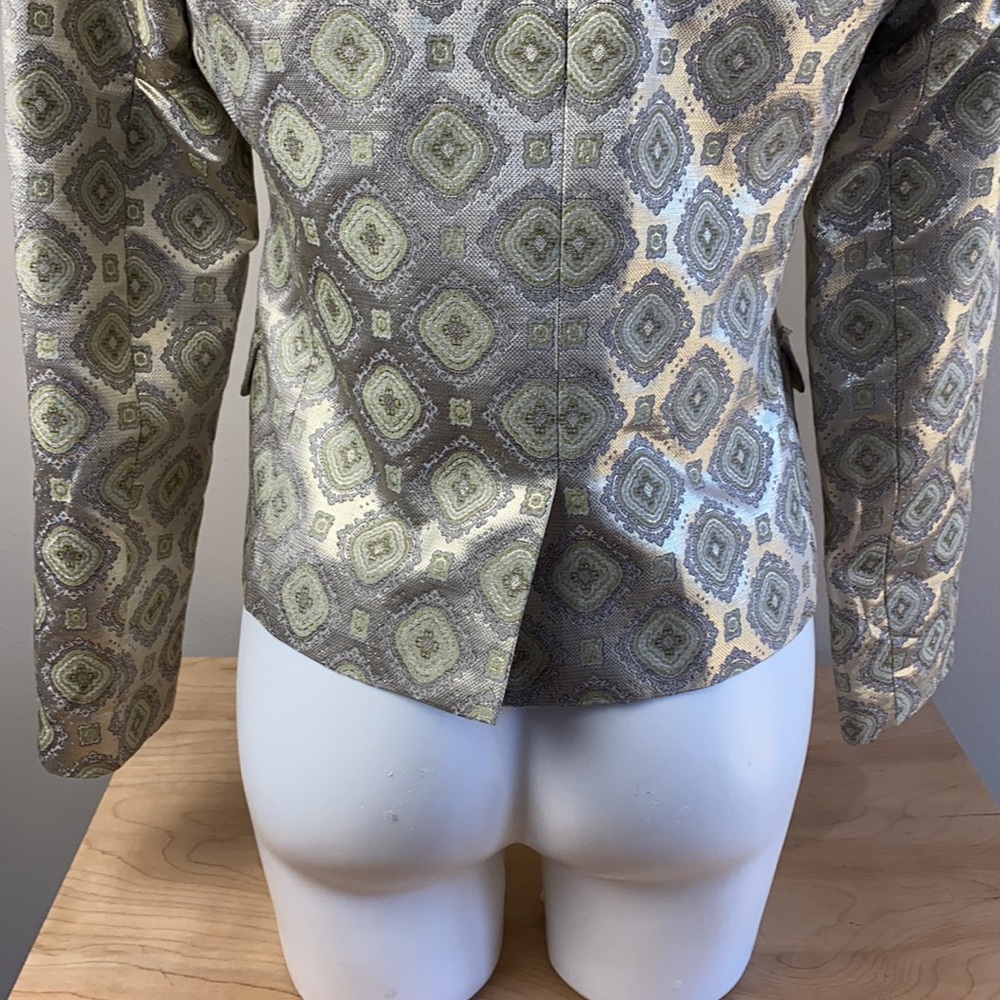 Women’s Patterned Jacquard Blazer - Green Metallic - Picture 14 of 16